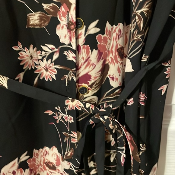 EUC 3/4 sleeve button up floral dress - Picture 4 of 4